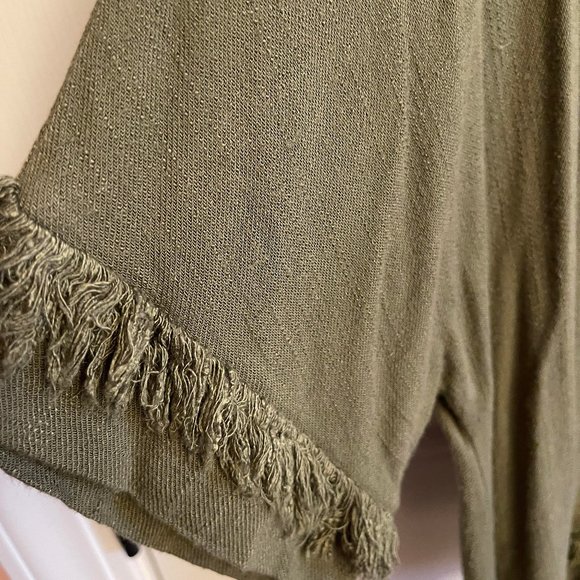 Umgee Women's Linen Fringe Boho Shabby Chic Top - Size Small - Picture 3 of 7